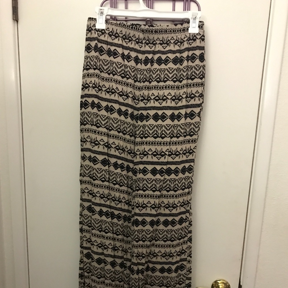 Patterned wide leg pants